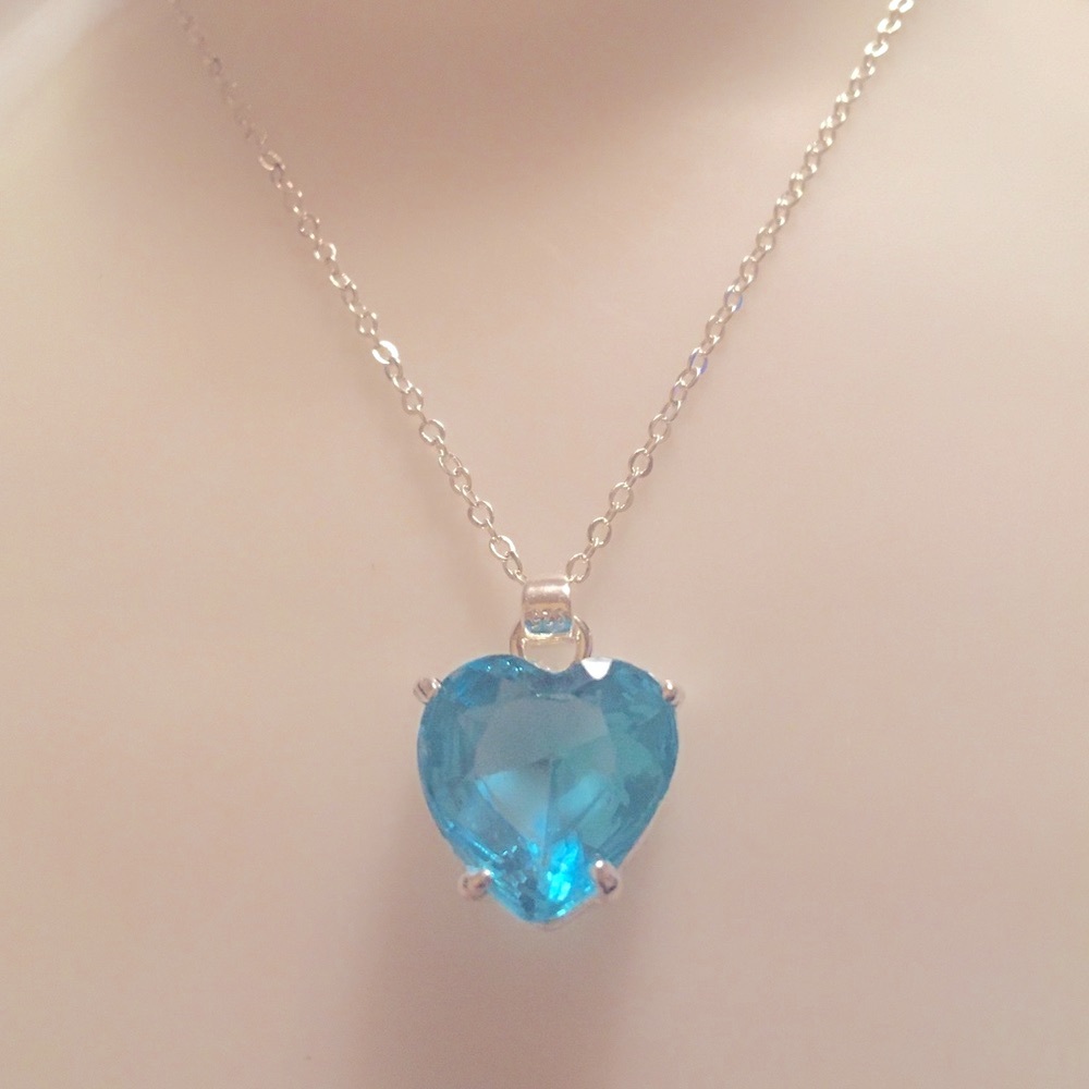 Beautiful Blue Crystal Heart Shaped Pendant W/Necklace SS925